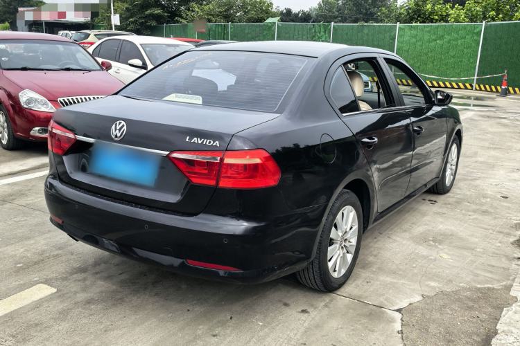 Used Volkswagen Lavida 2013 Restyled Classic 1.6L Manual Comfort Edition Exterior 5