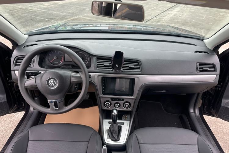 Used Volkswagen Lavida 2013 Revised Classic 1.6L Automatic Fashion Edition Exterior 5