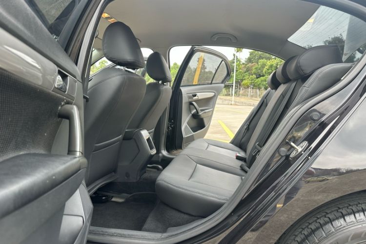 Used Volkswagen Lavida 2013 Revised Classic 1.6L Automatic Fashion Edition Exterior 6