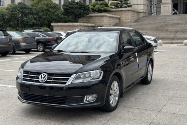 Używany Volkswagen Lavida 2013 Restyled Classic 1.6L Automatic Comfort Edition