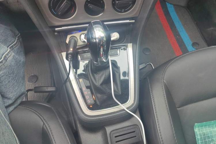 Used Volkswagen Lavida 2013 Restyled Classic 1.6L Automatic Comfort Edition Gear Lever