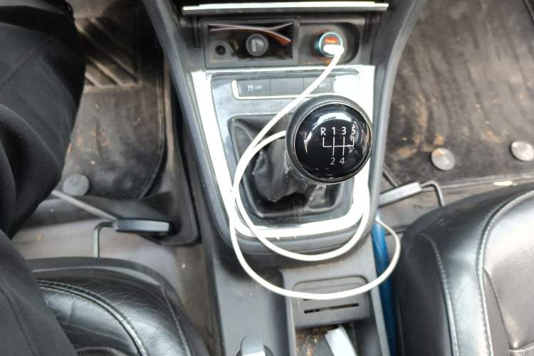 Used Volkswagen Lavida 2013 Revised Version 1.4 TSI Manual Comfort Edition Gear Lever