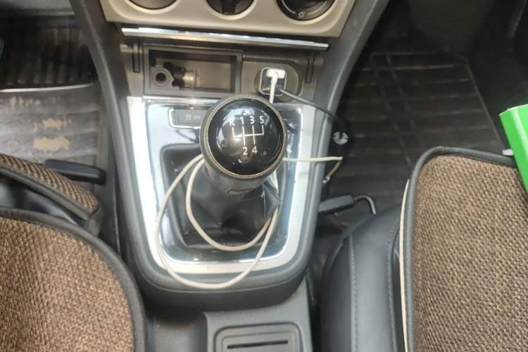 Used Volkswagen Lavida 2013 Restyled Classic 1.6L Manual Comfort Edition Gear Lever