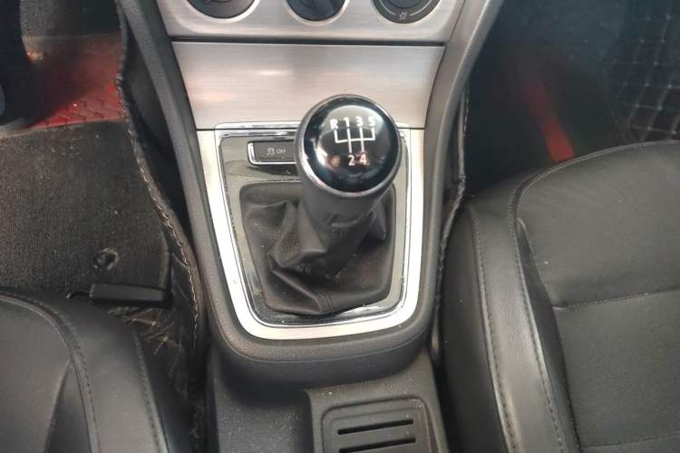 Used Volkswagen Lavida 2013 Restyled Classic 1.6L Manual Comfort Edition Gear Lever