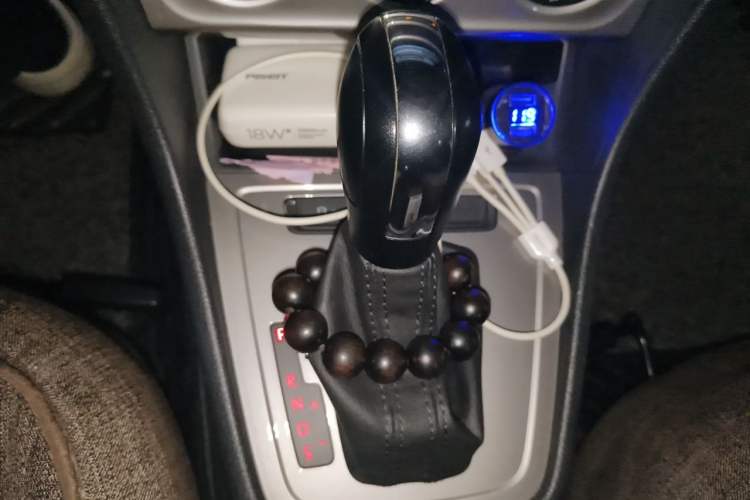 Used Volkswagen Lavida 2013 Revised Classic 1.6L Automatic Fashion Edition Gear Lever