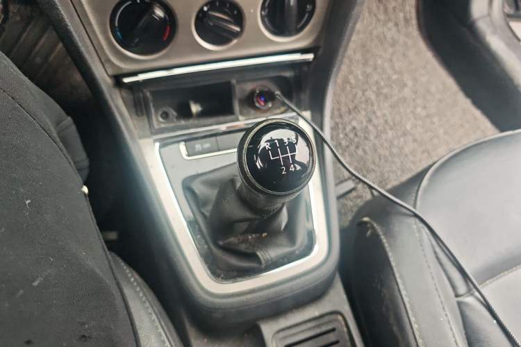 Used Volkswagen Lavida 2013 1.6L Manual Comfort Edition Gear Lever