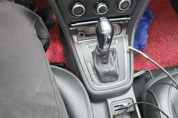 Used Volkswagen Lavida 2013 Revised Version 1.4 TSI DSG Comfort Edition Gear Lever