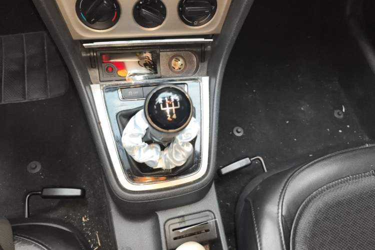 Used Volkswagen Lavida 2013 Restyled Classic 1.6L Manual Comfort Edition Gear Lever