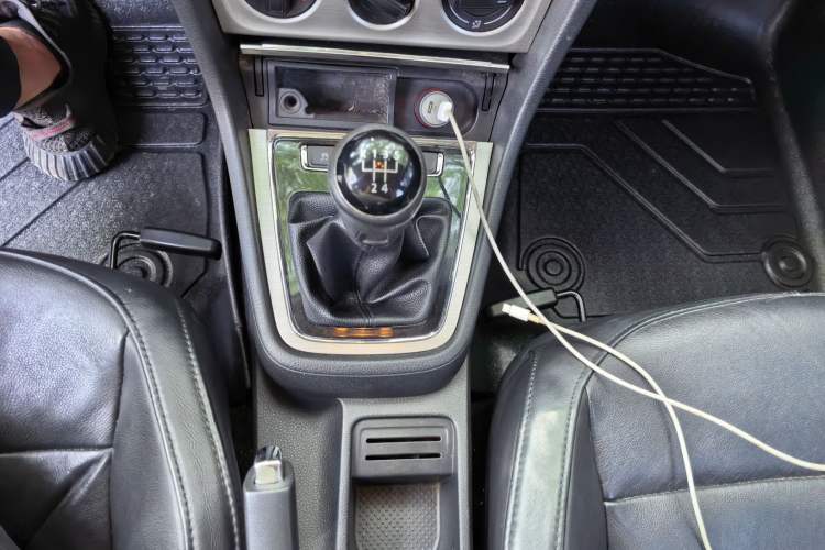 Used Volkswagen Lavida 2013 Revised Classic 1.6L Manual Fashion Edition Gear Lever