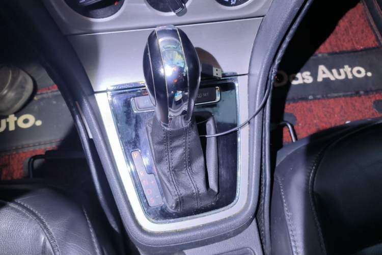 Used Volkswagen Lavida 2013 Restyled Classic 1.6L Automatic Comfort Edition Gear Lever