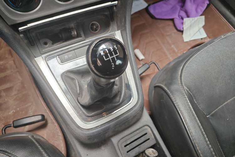 Used Volkswagen Lavida 2013 Restyled Classic 1.6L Manual Comfort Edition Gear Lever