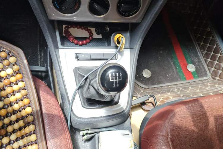 Used Volkswagen Lavida 2013 Revised Classic 1.6L Manual Fashion Edition Gear Lever