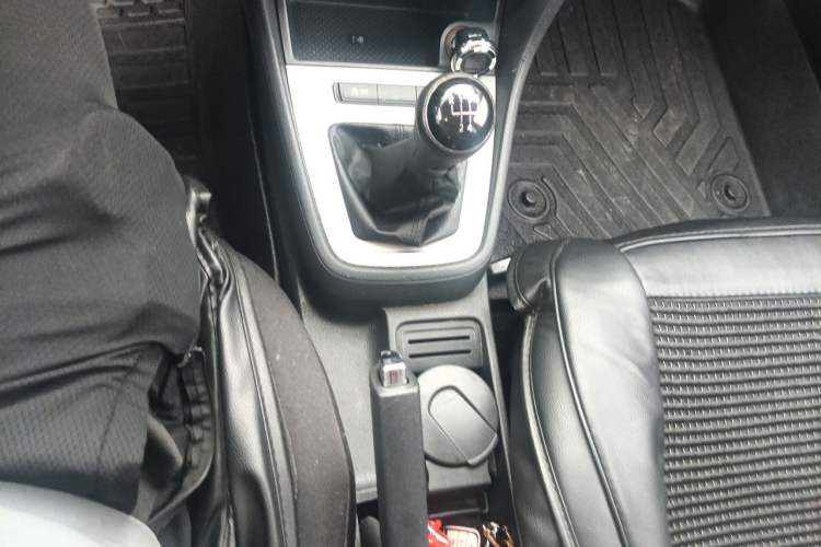 Used Volkswagen Lavida 2013 Revised Classic 1.6L Manual Fashion Edition Gear Lever