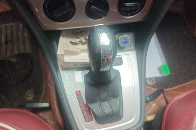 Used Volkswagen Lavida 2013 1.6L Automatic Fashion Edition Gear Lever
