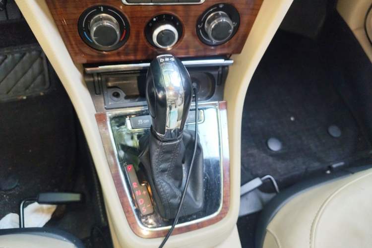 Used Volkswagen Lavida 2013 Revised Version 1.4 TSI DSG Comfort Edition Gear Lever