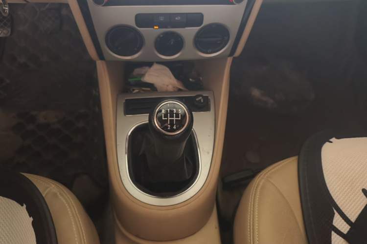 Used Volkswagen Lavida 2013 Classic 1.6L Manual Fashion Edition Gear Lever