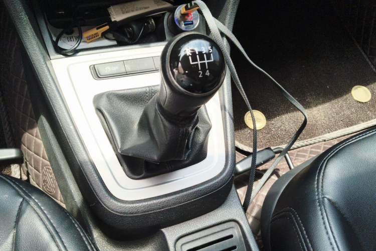 Used Volkswagen Lavida 2013 Revised Classic 1.6L Manual Fashion Edition Gear Lever