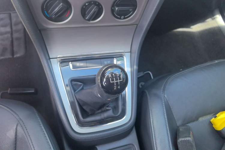 Used Volkswagen Lavida 2013 Restyled Classic 1.6L Manual Comfort Edition Gear Lever
