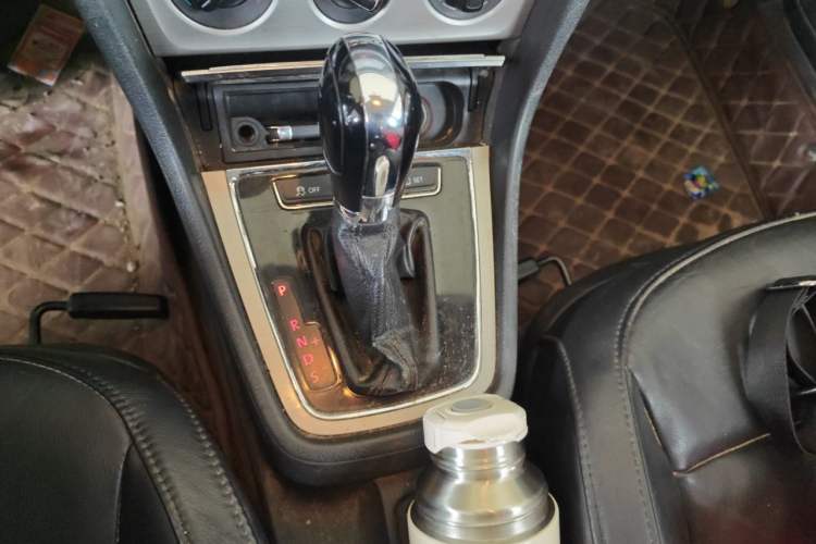 Used Volkswagen Lavida 2013 1.4TSI DSG Comfort Edition Gear Lever