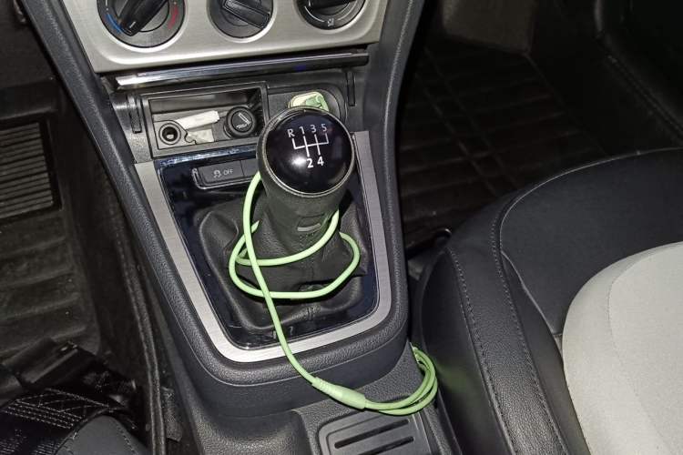 Used Volkswagen Lavida 2013 Restyled Classic 1.6L Manual Comfort Edition Gear Lever