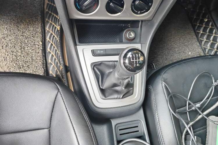 Used Volkswagen Lavida 2013 Revised Classic 1.6L Manual Fashion Edition Gear Lever