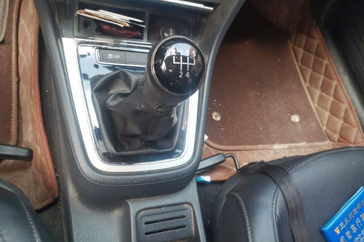 Used Volkswagen Lavida 2013 Restyled Classic 1.6L Manual Comfort Edition Gear Lever