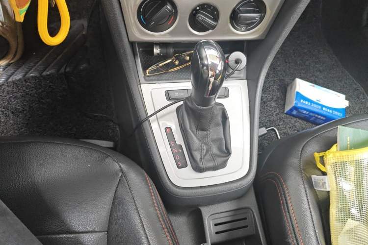 Used Volkswagen Lavida 2013 Classic 1.6L Automatic Fashion Edition Gear Lever