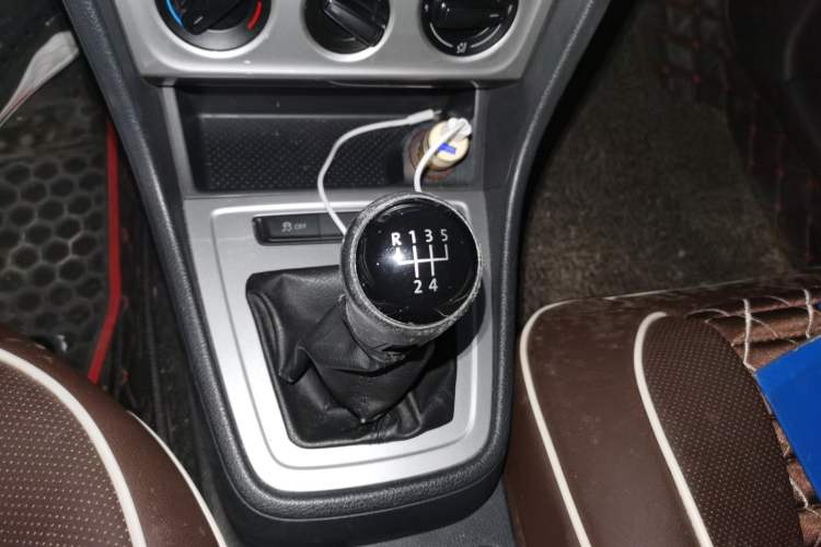 Used Volkswagen Lavida 2013 Revised Classic 1.6L Manual Fashion Edition Gear Lever