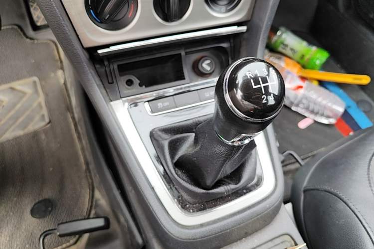 Used Volkswagen Lavida 2013 Restyled Classic 1.6L Manual Comfort Edition Gear Lever