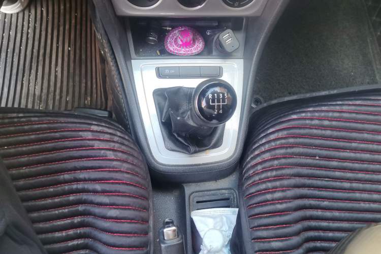 Used Volkswagen Lavida 2013 Revised Classic 1.6L Manual Fashion Edition Gear Lever
