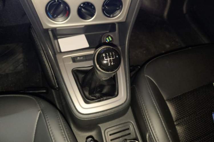 Used Volkswagen Lavida 2013 Revised Classic 1.6L Manual Fashion Edition Gear Lever