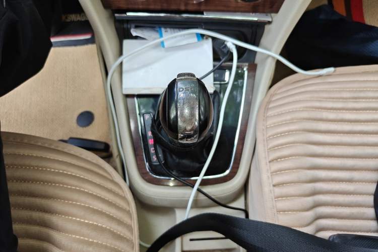 Used Volkswagen Lavida 2013 Revised Version 1.4 TSI DSG Comfort Edition Gear Lever