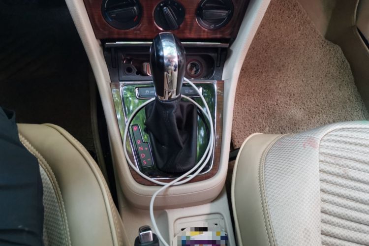Used Volkswagen Lavida 2013 Restyled Classic 1.6L Automatic Comfort Edition Gear Lever
