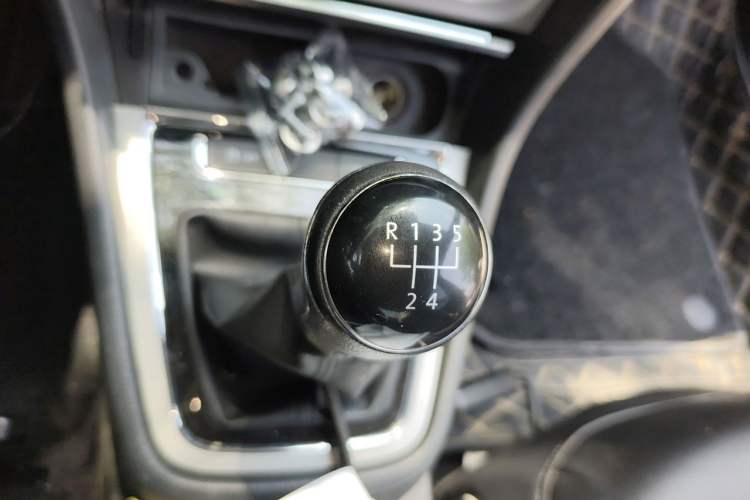 Used Volkswagen Lavida 2013 1.6L Manual Comfort Edition Gear Lever