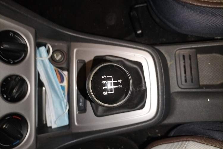 Used Volkswagen Lavida 2013 Revised Classic 1.6L Manual Fashion Edition Gear Lever