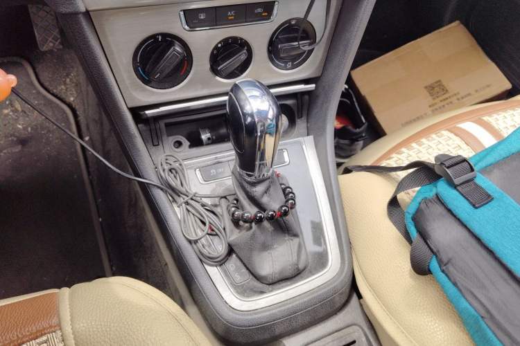 Used Volkswagen Lavida 2013 Restyled Classic 1.6L Automatic Comfort Edition Gear Lever