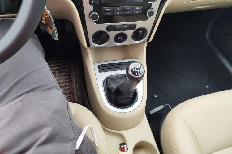 Used Volkswagen Lavida 2013 Classic 1.6L Manual Fashion Edition Gear Lever