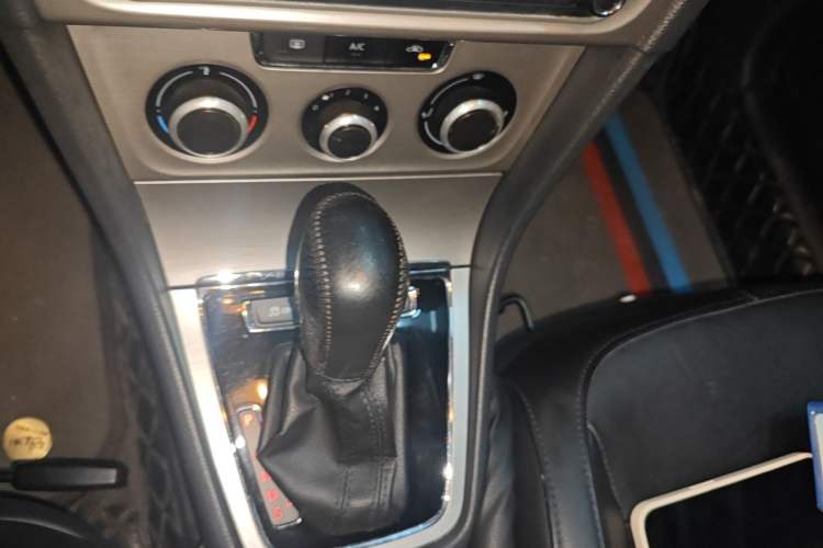 Used Volkswagen Lavida 2013 Restyled Classic 1.6L Automatic Comfort Edition Gear Lever