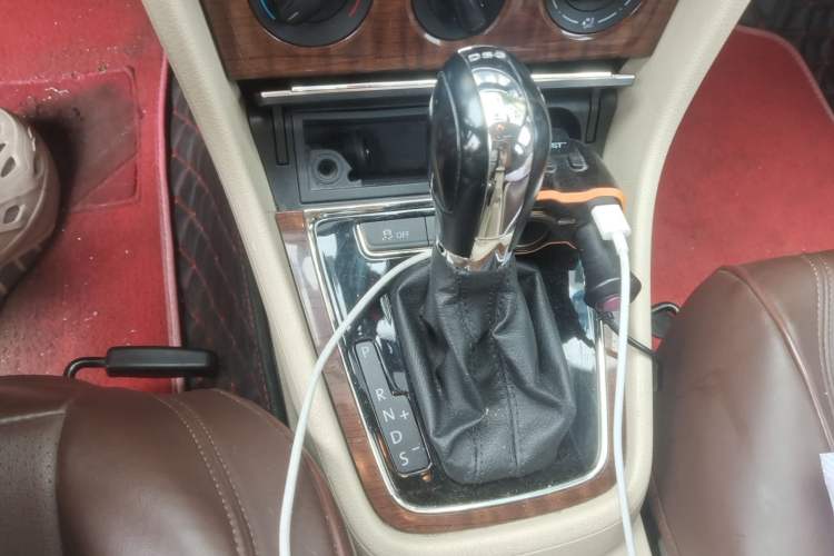 Used Volkswagen Lavida 2013 1.4TSI DSG Comfort Edition Gear Lever