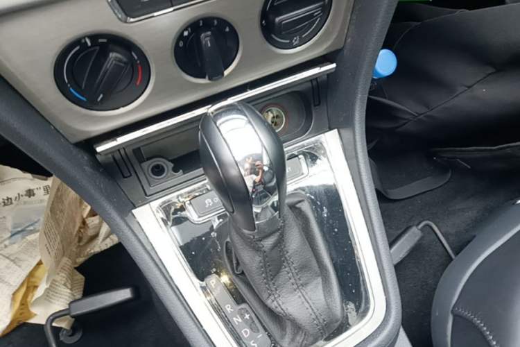Used Volkswagen Lavida 2013 Restyled Classic 1.6L Automatic Comfort Edition Gear Lever