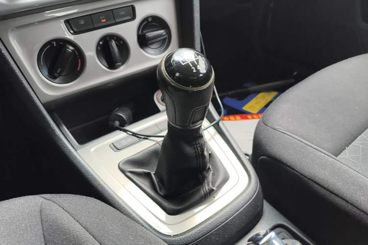 Used Volkswagen Lavida 2013 Revised Classic 1.6L Manual Fashion Edition Gear Lever