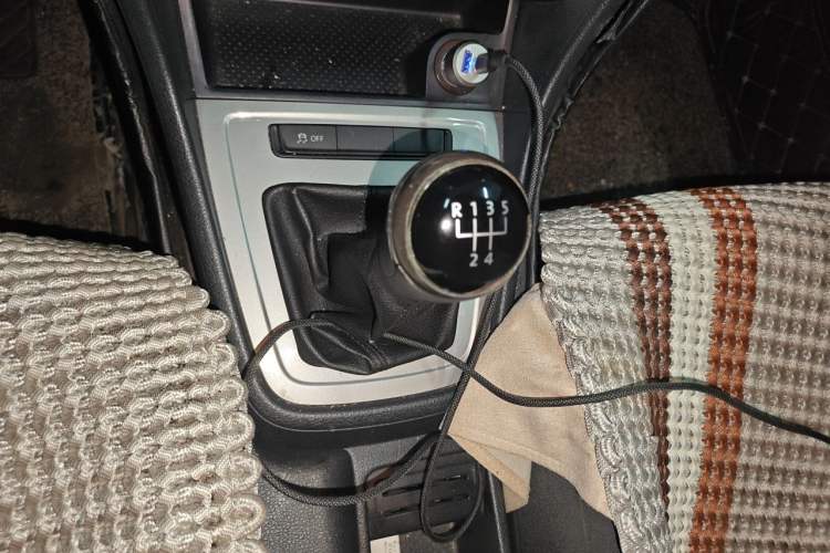 Used Volkswagen Lavida 2013 Revised Classic 1.6L Manual Fashion Edition Gear Lever