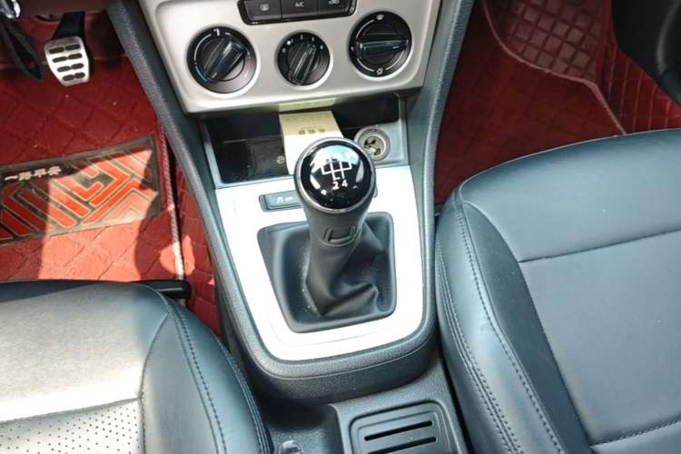 Used Volkswagen Lavida 2013 Revised Classic 1.6L Manual Fashion Edition Gear Lever