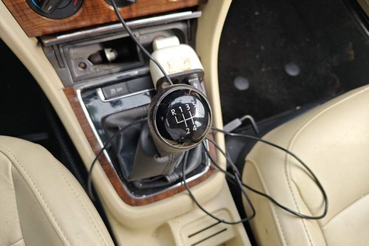 Used Volkswagen Lavida 2013 Restyled Classic 1.6L Manual Comfort Edition Gear Lever