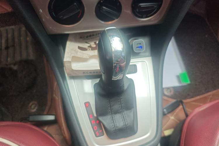 Used Volkswagen Lavida 2013 1.6L Automatic Fashion Edition Gear Lever