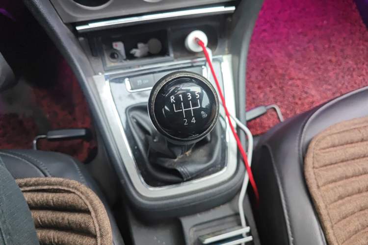 Used Volkswagen Lavida 2013 Restyled Classic 1.6L Manual Comfort Edition Gear Lever