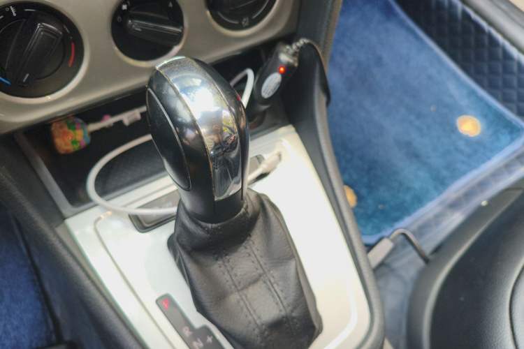 Used Volkswagen Lavida 2013 Revised Classic 1.6L Automatic Fashion Edition Gear Lever