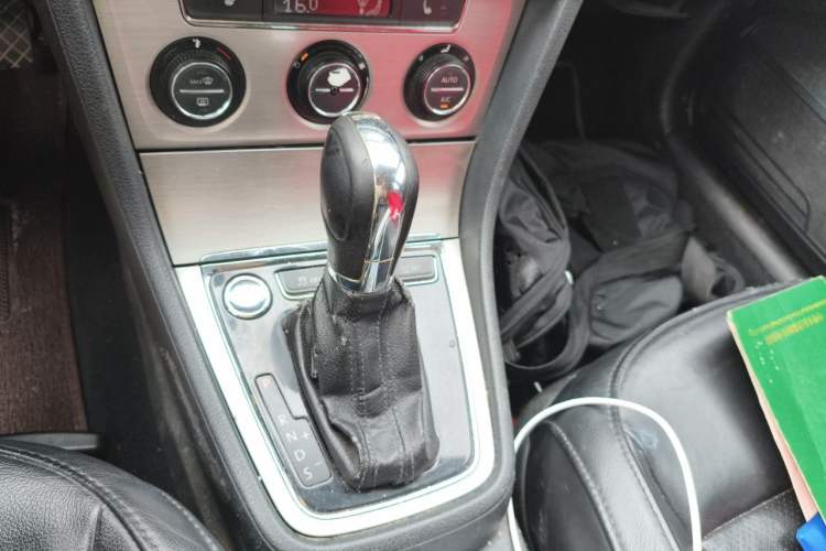 Used Volkswagen Lavida 2013 1.4 TSI DSG Luxury Navigation Edition Gear Lever