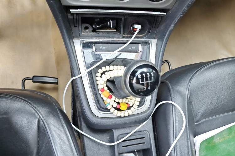 Used Volkswagen Lavida 2013 Restyled Classic 1.6L Manual Comfort Edition Gear Lever