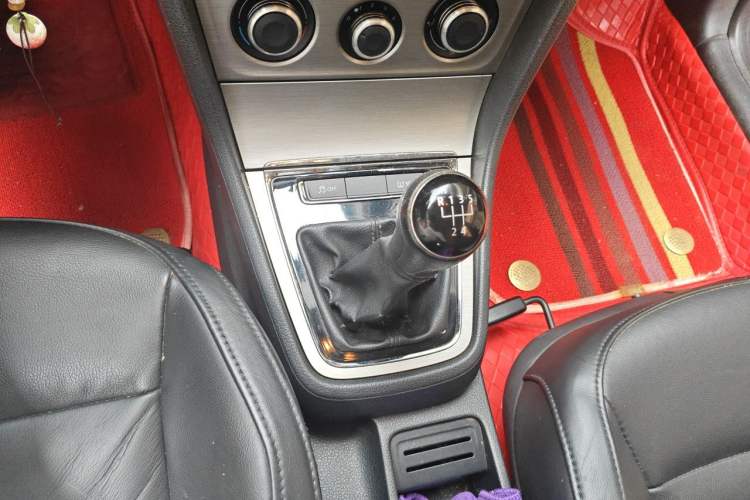 Used Volkswagen Lavida 2013 Restyled Classic 1.6L Manual Comfort Edition Gear Lever